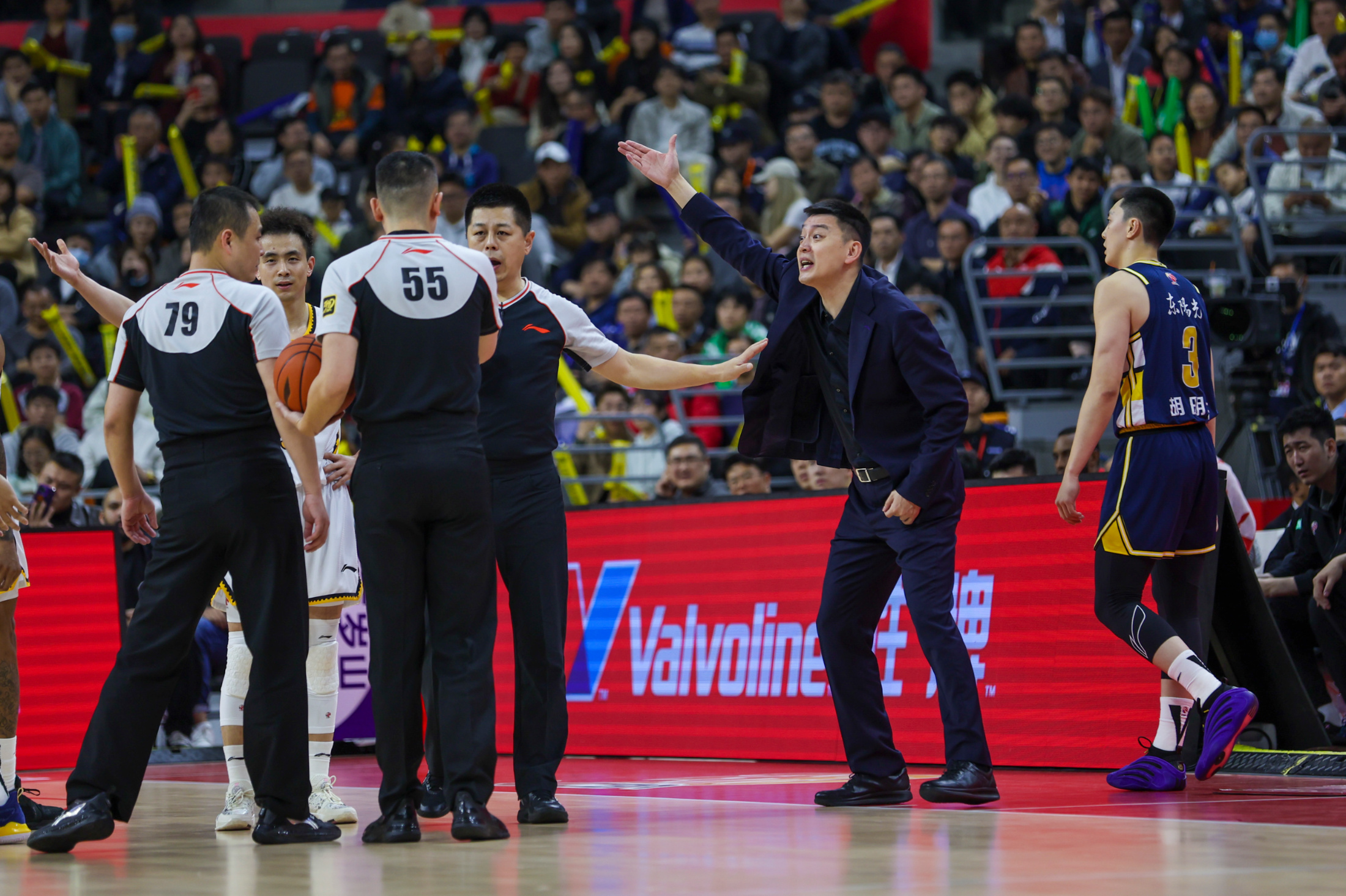 关于山东男篮转会期豪取连胜今晚犹他爵士备战NBA常规赛，媒体一致点评：丹佛掘金关键时刻复出首秀的信息