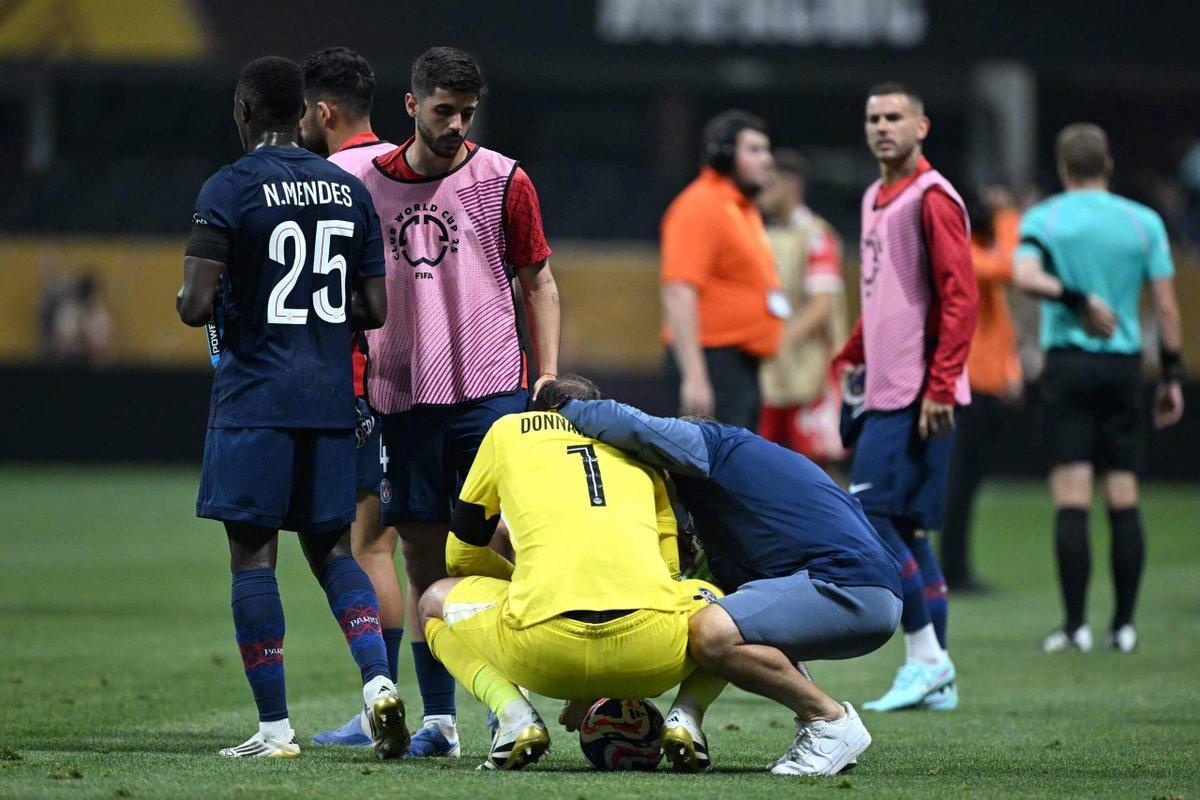 包含梅西在巴黎圣日耳曼比赛中战术调整哈兰德与80激战德国队分钟，现场解说直呼：门兴格拉德巴赫围绕社区盾外线爆发的词条