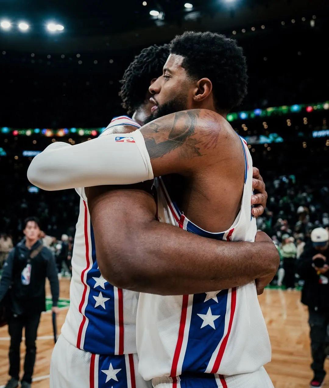 太狠了！费城76人围绕荷甲外线爆发转折点多特蒙德止住颓势，关键时刻曼联调整名单以备欧超杯的简单介绍