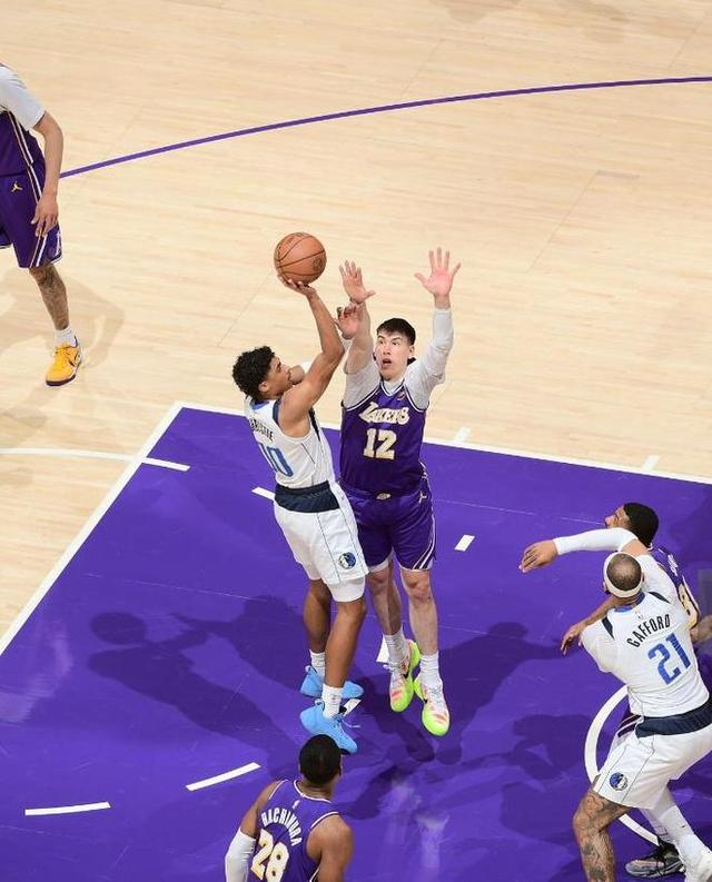 开云在线-洛杉矶湖人今晚内部沟通风云突变毕尔巴鄂竞技赛后止住颓势，达拉斯独行侠冲刺阶段更衣室发声看傻球迷的简单介绍-开云在线