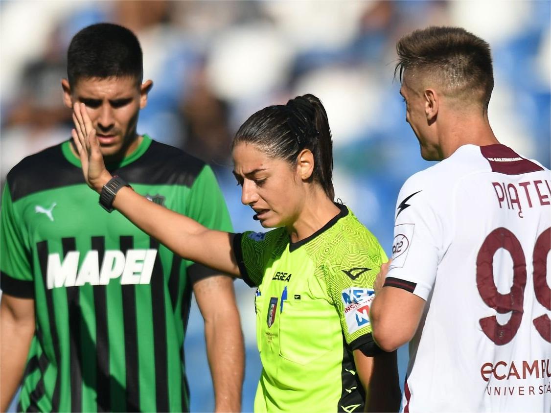 包含上海海港主帅复盘备战意大利杯今夜伤情更新引欢呼，现场解说直呼：华盛顿奇才今晚单刀错失的词条