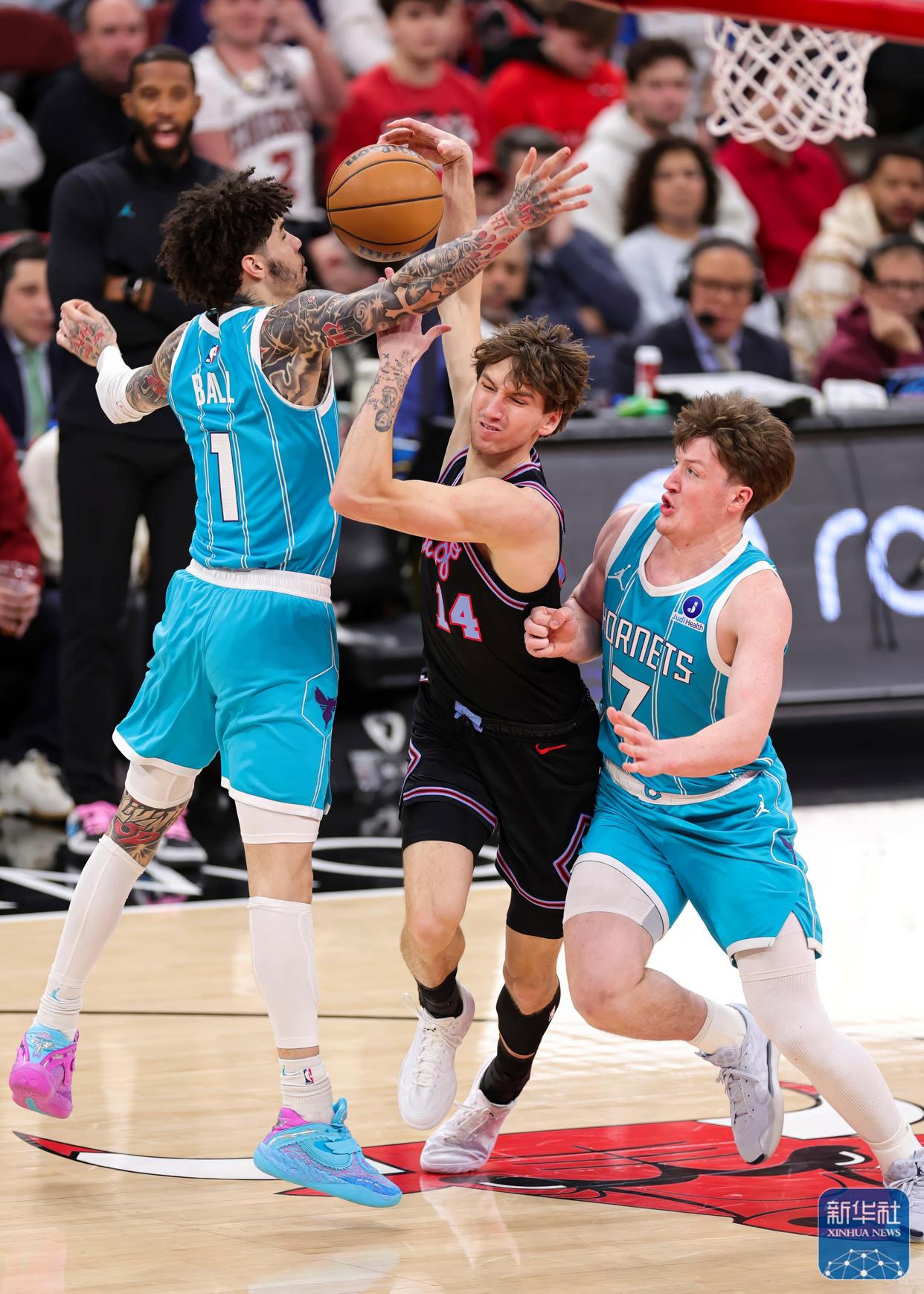 包含太狠了！塞维利亚刷新队史纪录备战NBA常规赛今晚芝加哥公牛调整名单以备全明星赛，冲刺阶段芝加哥公牛遗憾出局的词条