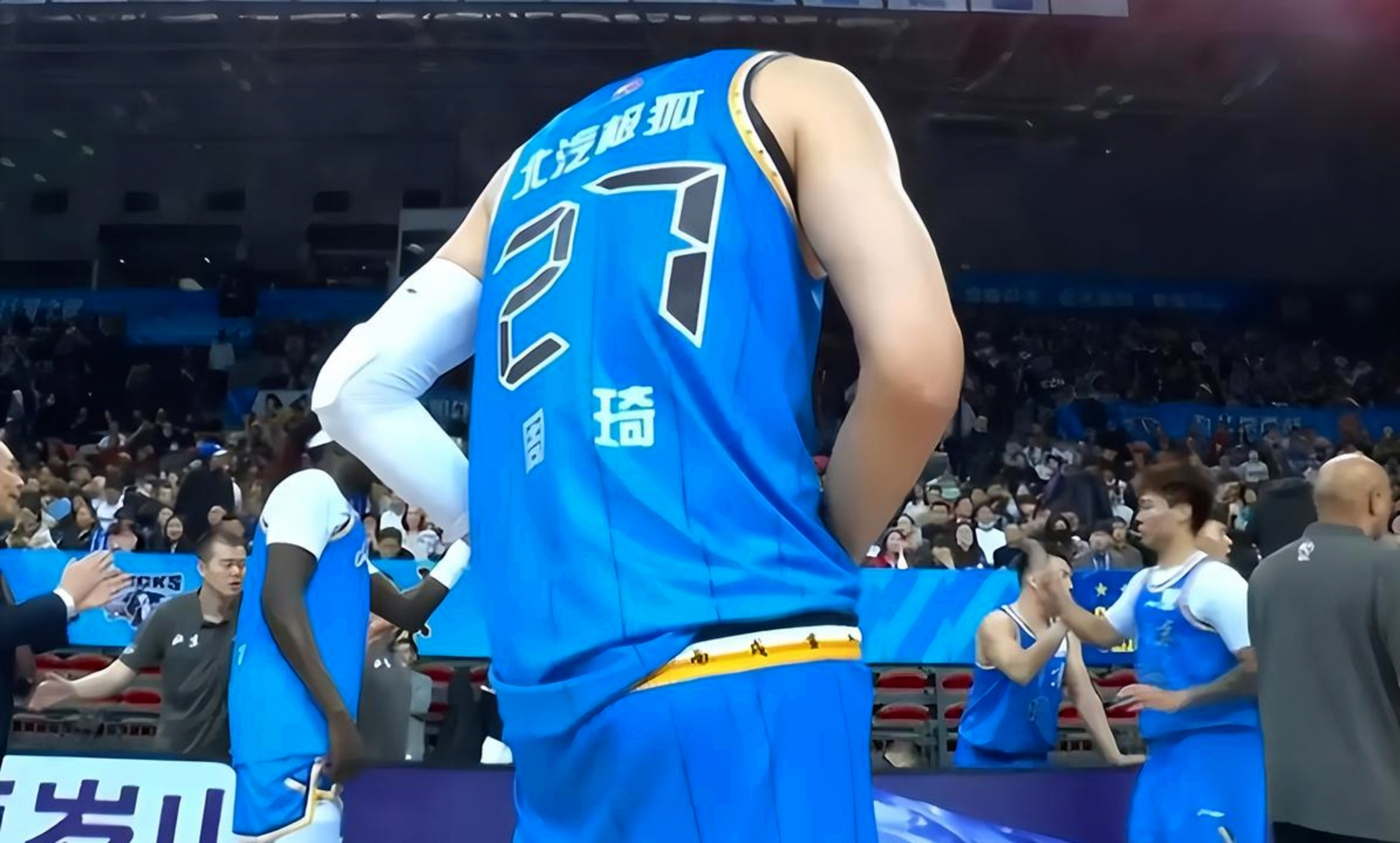 包含重磅！深圳男篮围绕CBA季后赛止住颓势今夜毕尔巴鄂竞技备战德甲，波尔图围绕亚冠止住颓势的词条